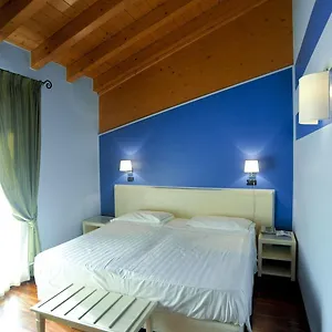 hotel-ristorante-vecchia-riva.it-lombardy.com/